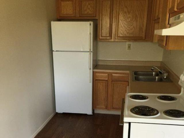 Building Photo - Ivy Green Commons, LLC