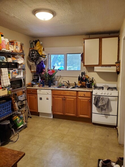 Building Photo - 17 Bay