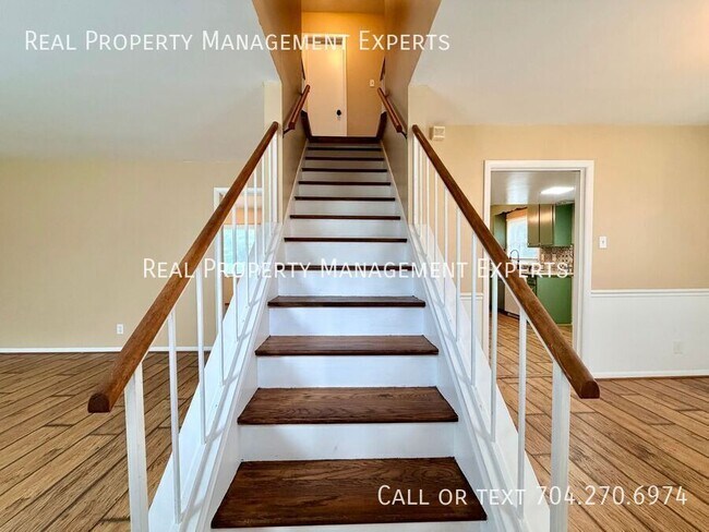 Building Photo - 4008 Irvington Dr