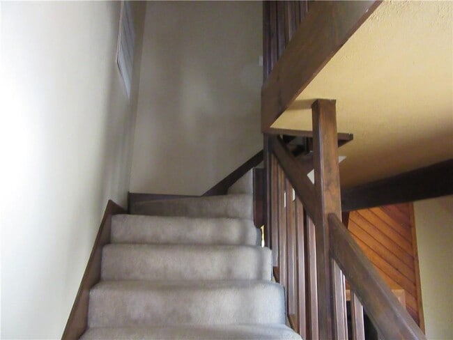 Building Photo - 2907 Summit Dr