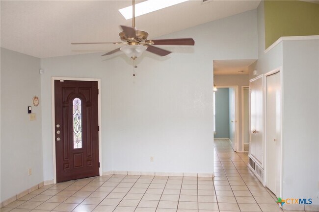 Building Photo - 2404 Fieldstone Dr