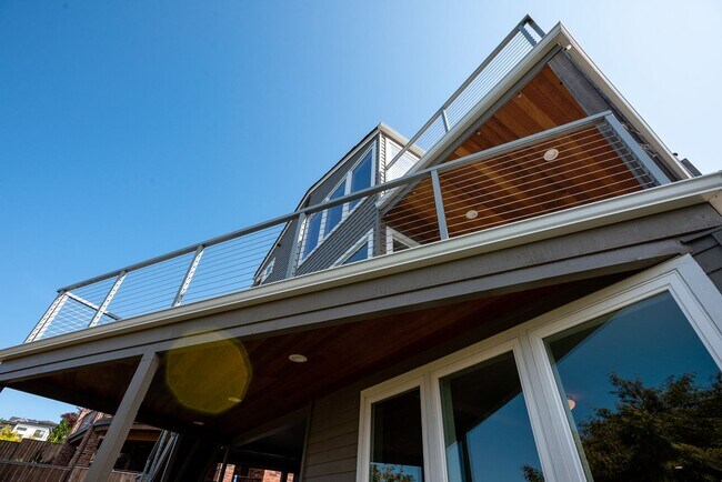 Building Photo - Stunning North Beach 4 bedroom, 3.5 bath with breathtaking view.