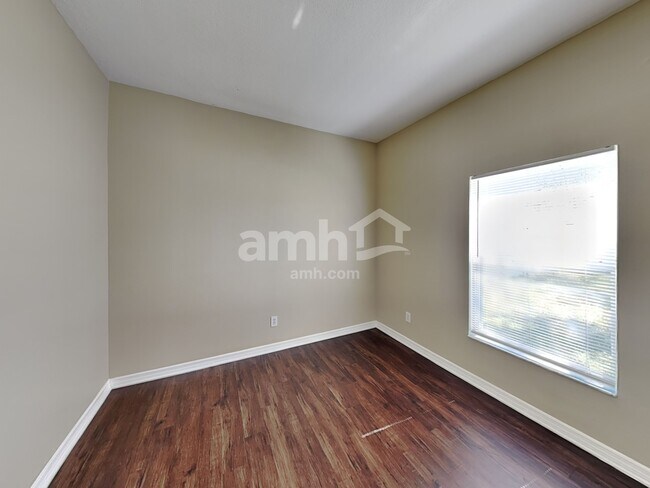 Building Photo - 1403 22nd Ave W