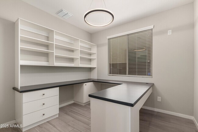 Building Photo - 3551 E Louise Dr