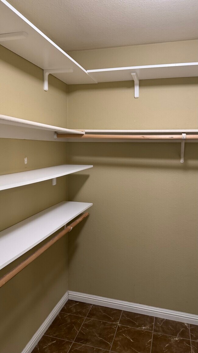 Building Photo - 39842 Potrero Dr