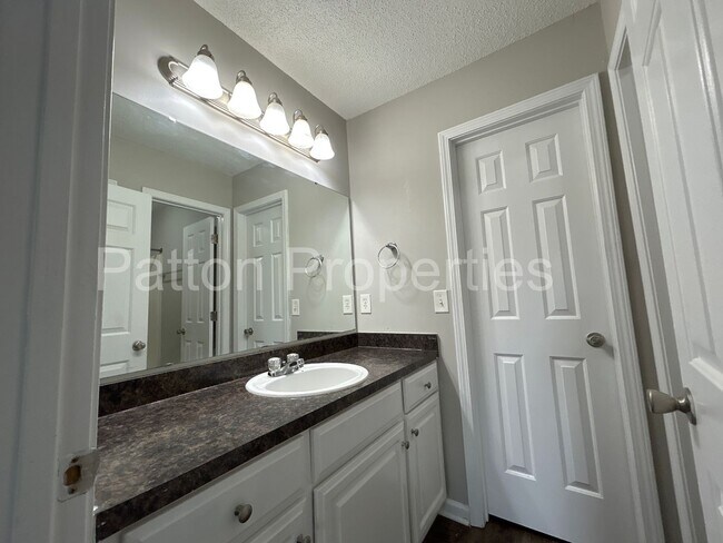 Building Photo - 1839 Horseshoe Dr