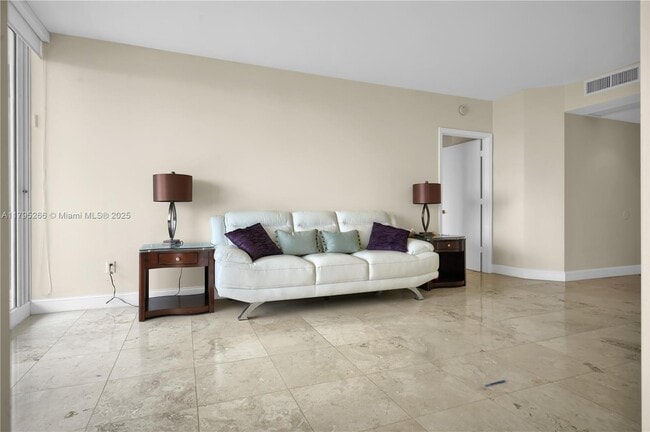 Building Photo - 4775 Collins Ave
