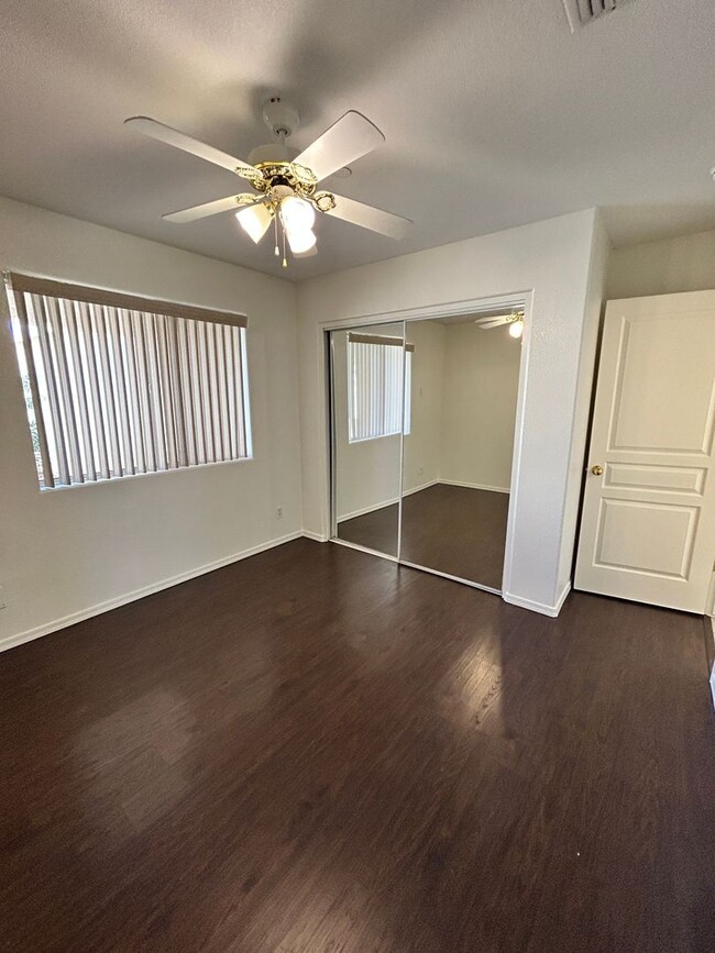 Building Photo - 3133 Applewood Dr