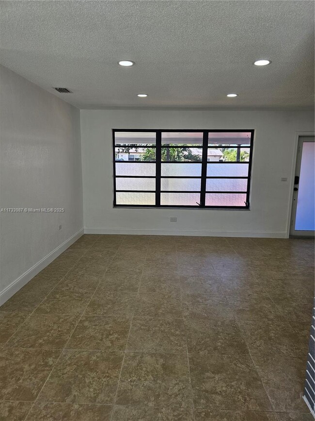 Building Photo - 2 bedroom in Miramar FL 33023