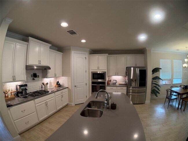 Building Photo - 8709 Moccasin Path