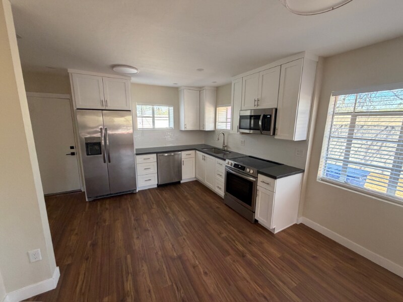 Building Photo - 1827 E Linden St