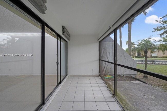 Building Photo - 200 Lakeview Dr