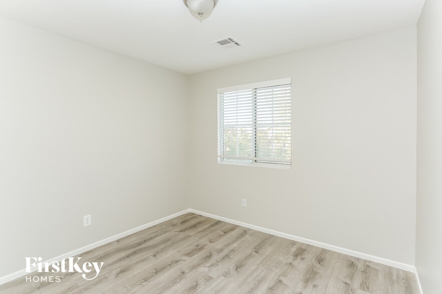 Building Photo - 9720 N Fast Elk St