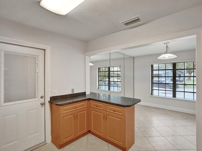 Building Photo - 3747 E Valley Green Dr