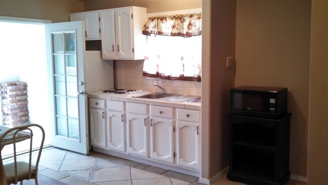 Building Photo - 8-10 Cisco Rd