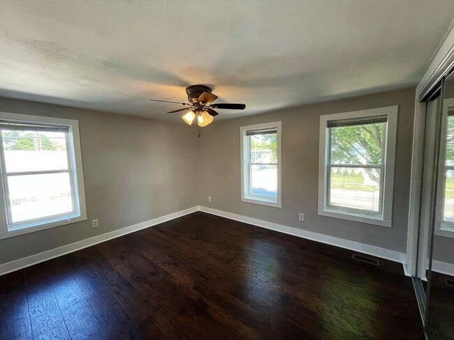 Building Photo - 212 E Washington St