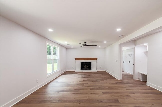 Building Photo - 2601 Garland Way