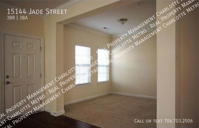 Building Photo - GORGEOUS 3 BR Townhome in the Heart of Bal...