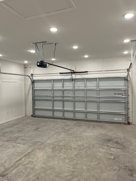 Building Photo - 1658 Blue Lagoon Cir