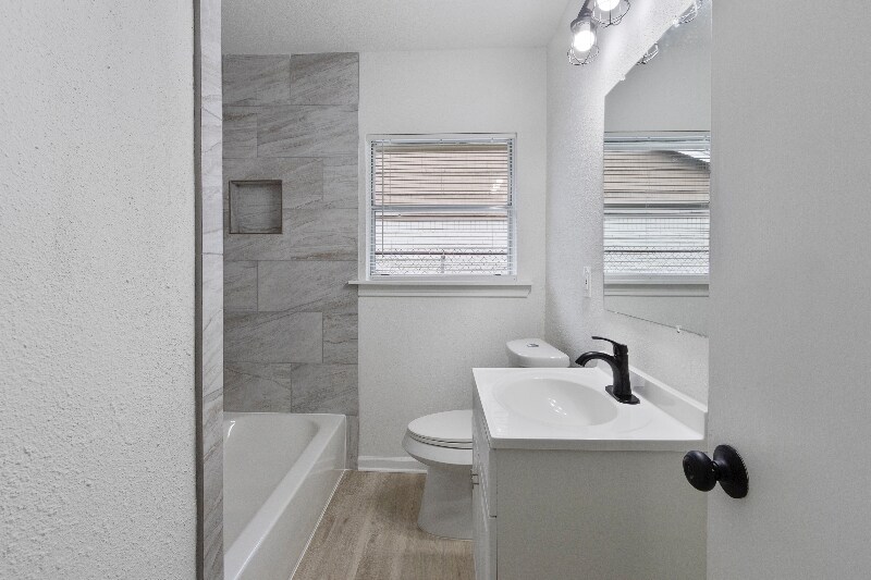 Building Photo - 4601 W 43rd St