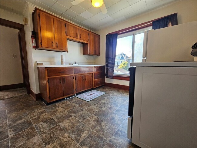 Building Photo - 1127 Highland St