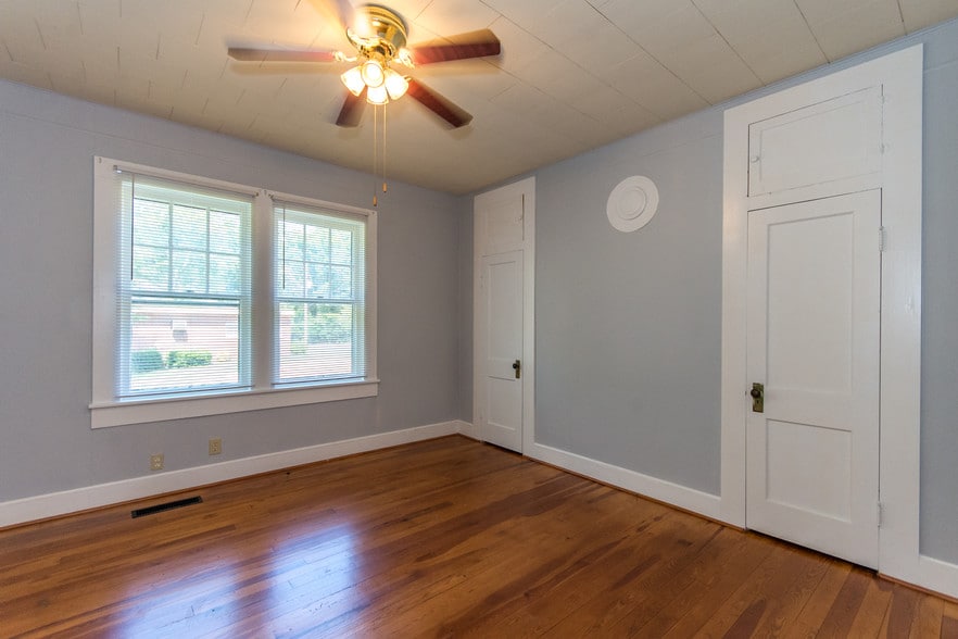 Bedroom 1 - 36 Forrest St