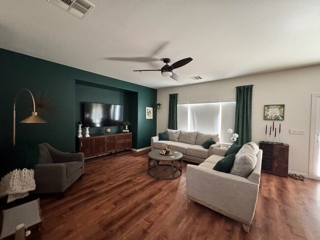 Building Photo - 1511 E Joseph Way