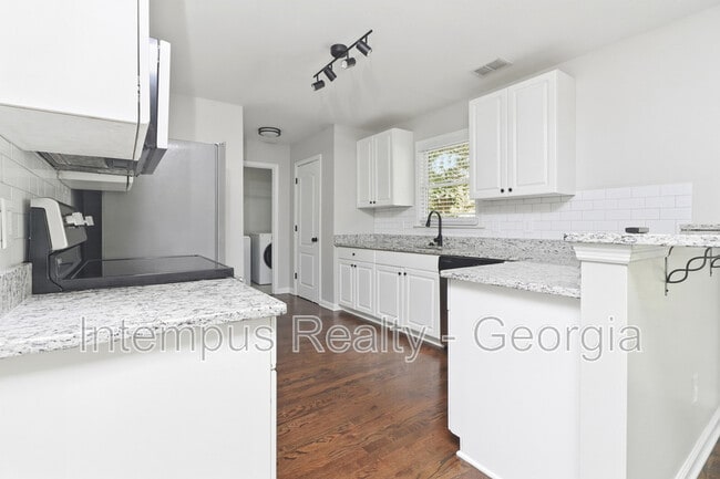 Building Photo - 4241 Moccasin Trail