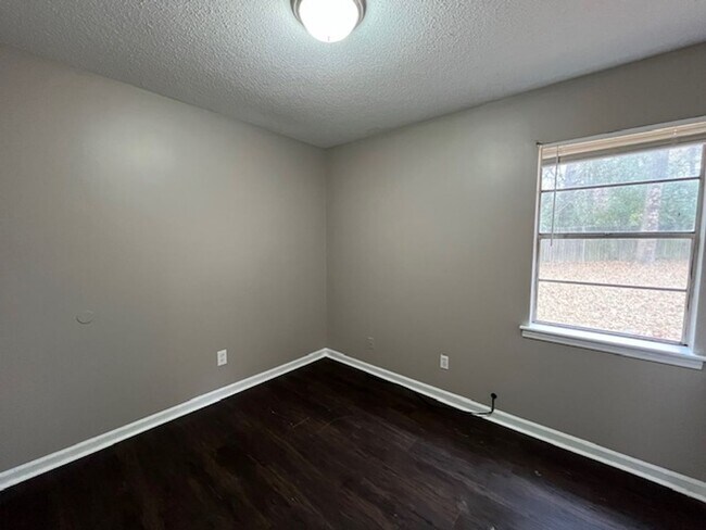 Building Photo - Renovated 3 Bedroom 1 Bath Home with 1 Car Carport for Rent!