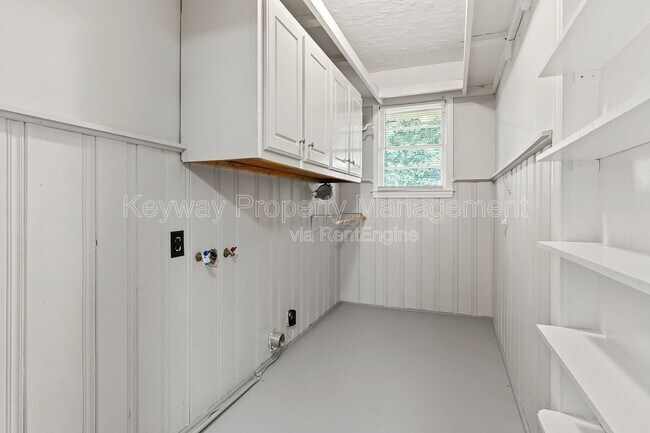Building Photo - 133 Belair Rd
