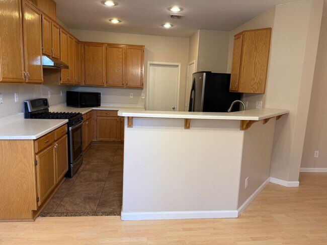 Building Photo - Cute Two Story Gated Townhome In Trilogy!
