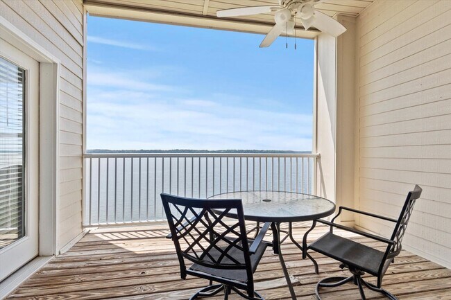 Building Photo - Riverfront Living with Spacious Layout and Stunning Views!