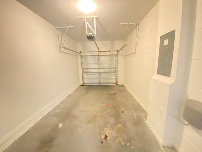 Building Photo - 6672 S Goldenrod Rd