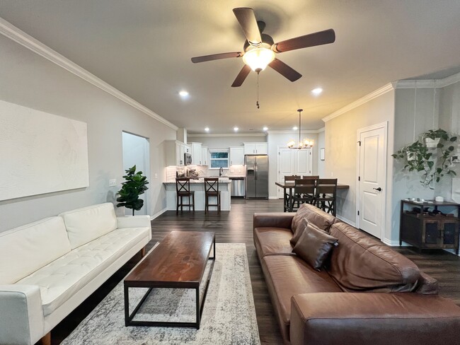 Building Photo - 327 W Kinniburgh Dr