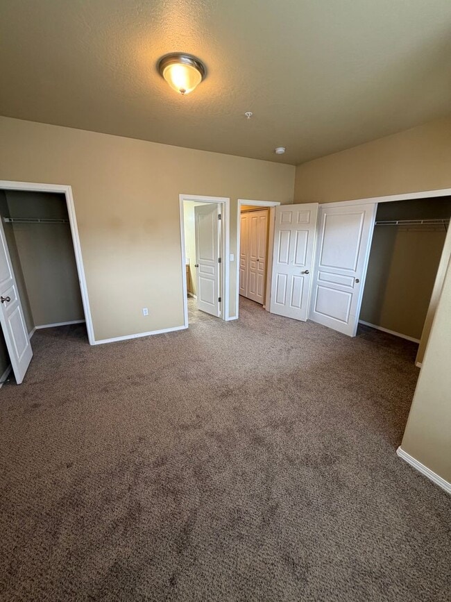 Building Photo - Modern Comfort Meets Easy Living in McKenzie Ridge Estates