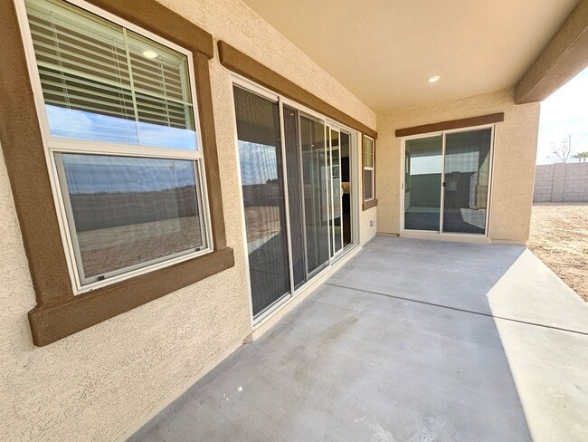 Building Photo - Wonderful new build with family fun amenities
