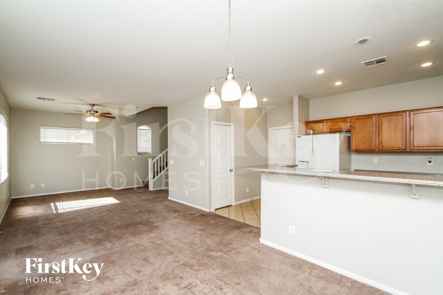 Building Photo - 10678 Allegrini Dr