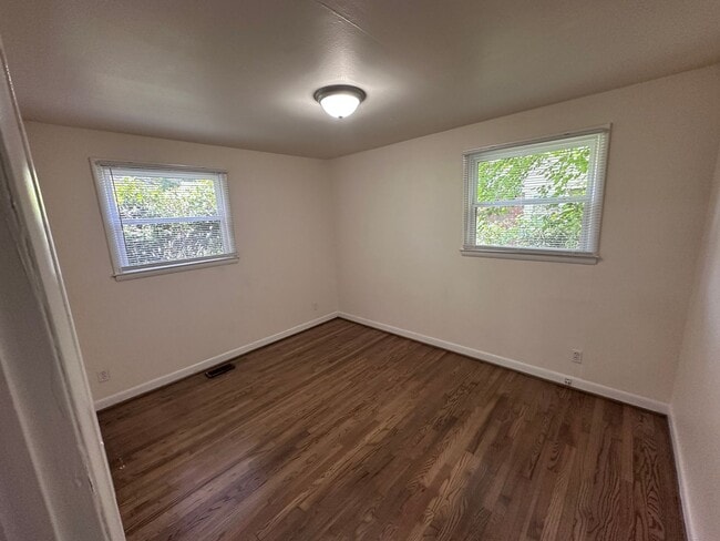 Building Photo - Country Club 3 Bedroom House