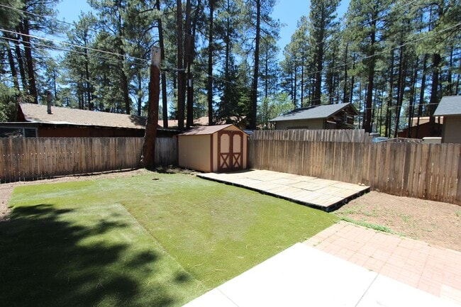 Building Photo - 3BR Home in Mountainaire | Open Layout + Fenced Yard