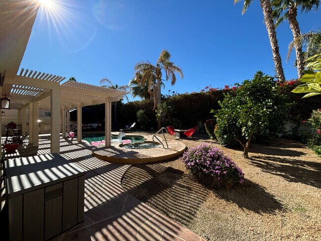 Building Photo - Furnished or Not! Gated, 3 Bedrooms, pool/spa