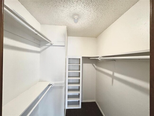 Building Photo - 716 Smalley Dr