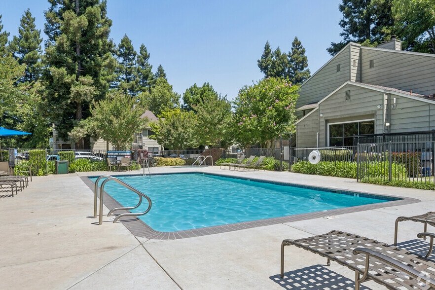 Pool - River Terrace