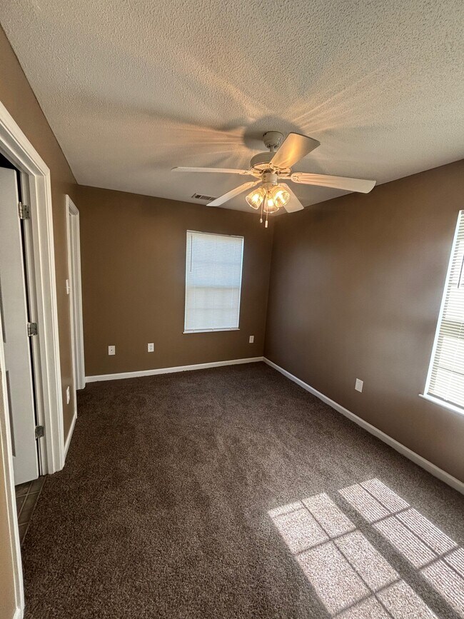 Building Photo - 212 Orchard Way