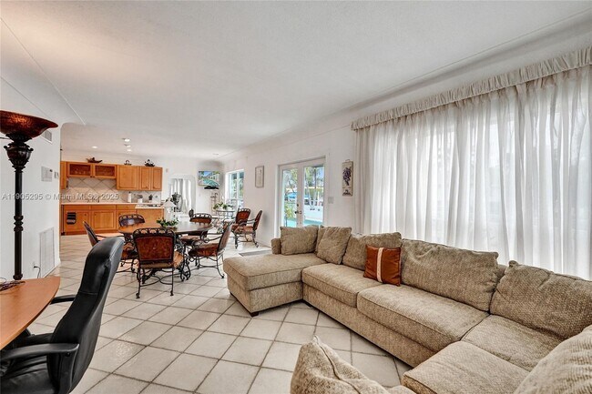 Building Photo - 2889 NE 35th St