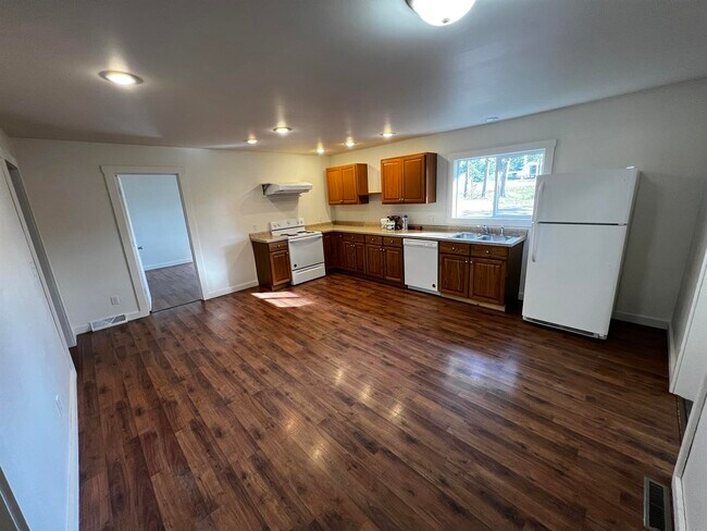 Building Photo - 9197 Cty J-Unit A