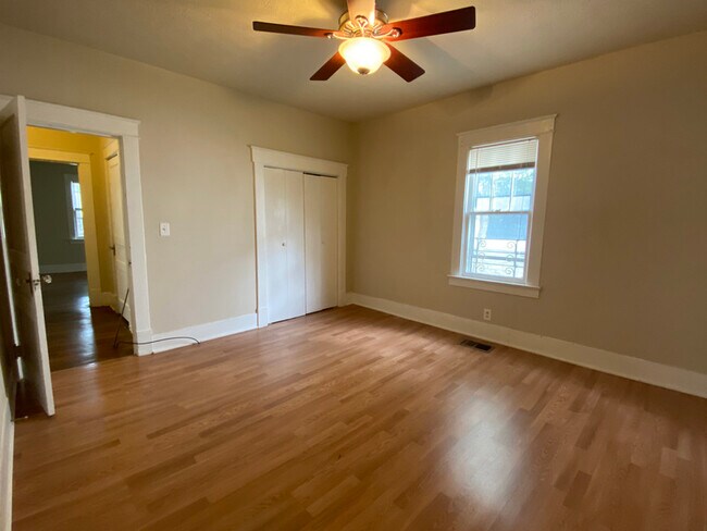 Building Photo - 1164 Kirkland Ave