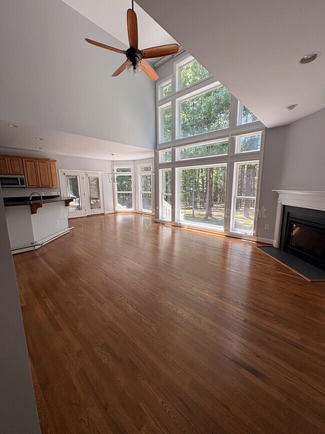 Building Photo - 10802 Cedar Creek Dr