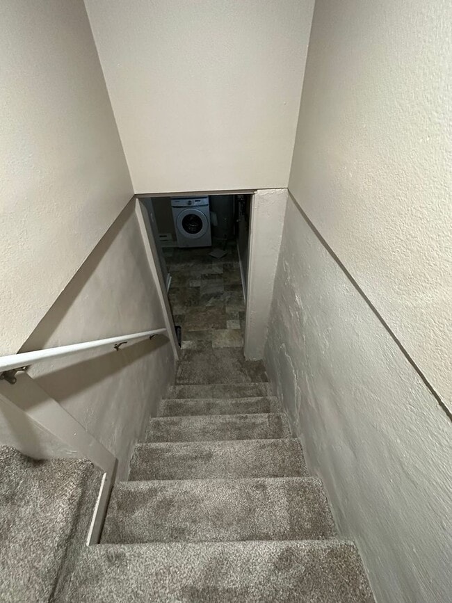 Building Photo - One bedroom, one and half bathroom, pet fr...