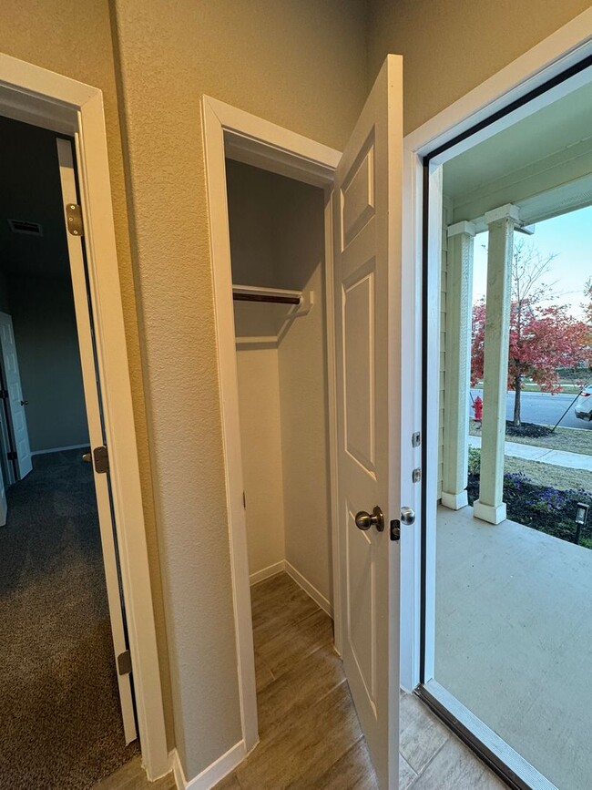 Building Photo - Bright & Spacious 3 Bedroom Home with Garage in Kyle