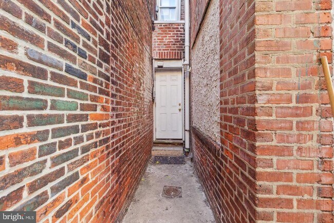 Building Photo - 1711 S 6th St